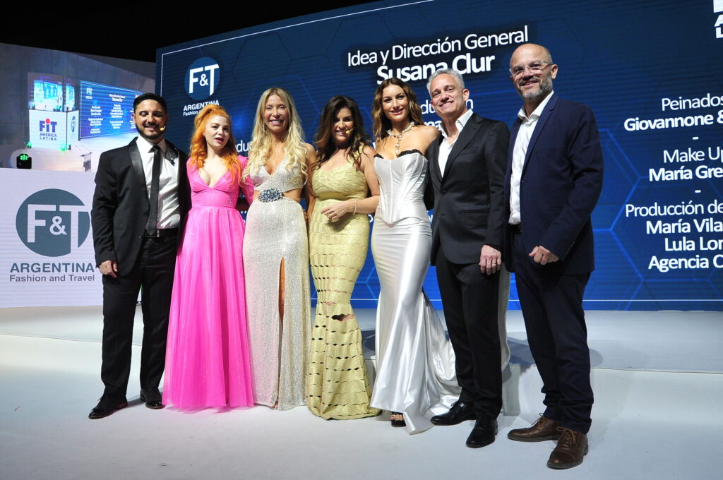 El evento más esperado de la FIT 2024 dejó a todos sin palabras. Moda, celebridades y una experiencia única que sorprendió a los asistentes. ¿Querés saber qué pasó en el desfile que fusionó viajes y estilo como nunca antes ¡Descubrilo en nuestra nota!